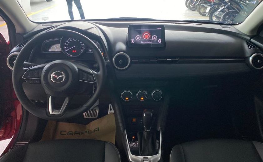 Mazda 2  Luxury  3